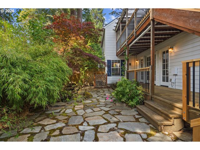 217 5TH St, Lake Oswego, OR 97034