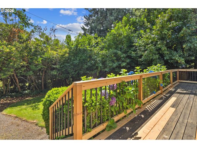 217 5TH St, Lake Oswego, OR 97034