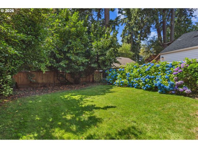 217 5TH St, Lake Oswego, OR 97034
