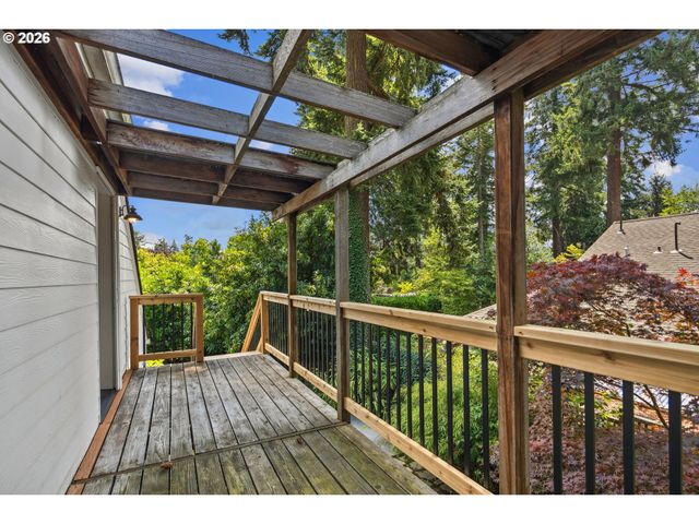 217 5TH St, Lake Oswego, OR 97034