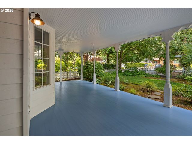 217 5TH St, Lake Oswego, OR 97034