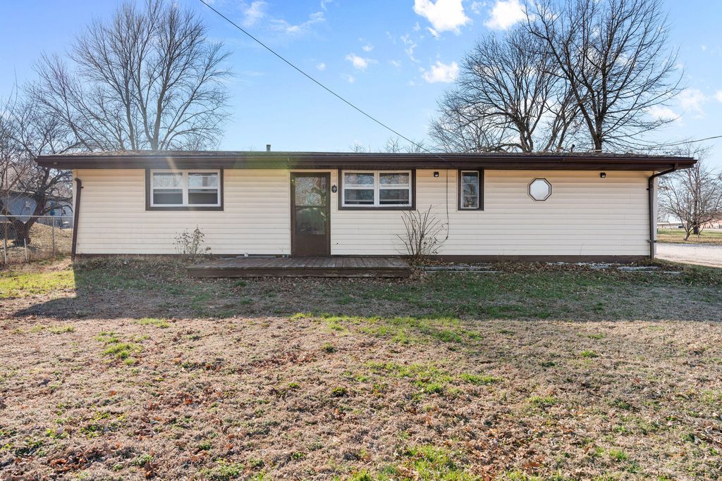 115 N Wall Street, Walnut Grove, MO 65770