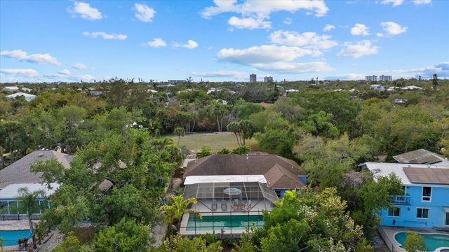 704 TROPICAL CIRCLE, Sarasota, FL 34242