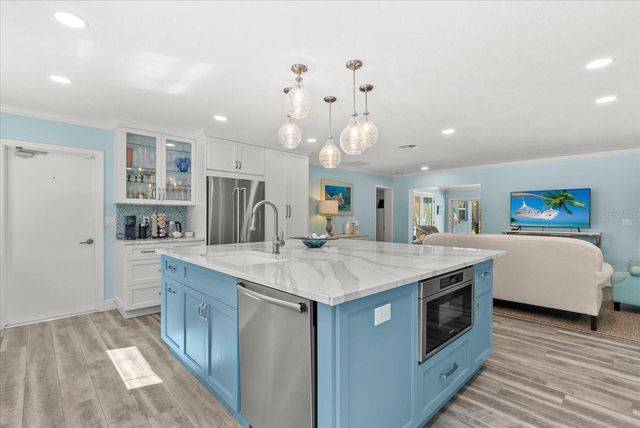 704 TROPICAL CIRCLE, Sarasota, FL 34242