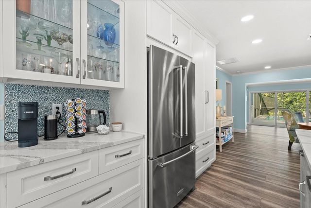 704 TROPICAL CIRCLE, Sarasota, FL 34242