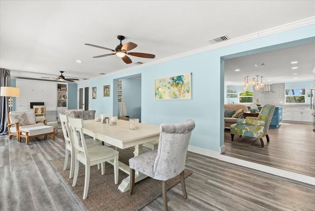 704 TROPICAL CIRCLE, Sarasota, FL 34242