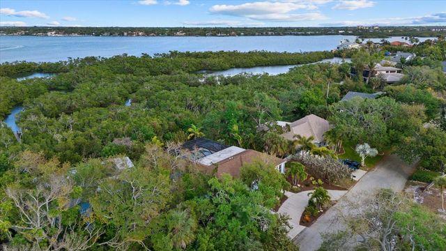 704 TROPICAL CIRCLE, Sarasota, FL 34242