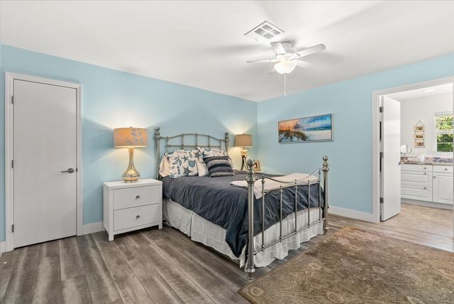 704 TROPICAL CIRCLE, Sarasota, FL 34242