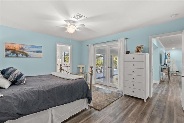 704 TROPICAL CIRCLE, Sarasota, FL 34242