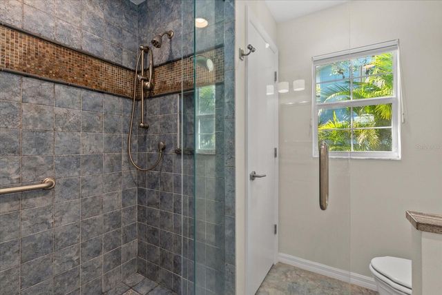 704 TROPICAL CIRCLE, Sarasota, FL 34242