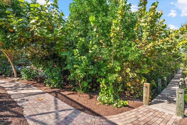 704 TROPICAL CIRCLE, Sarasota, FL 34242