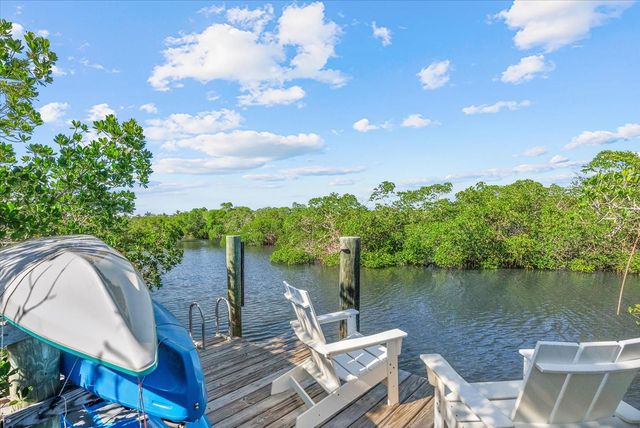 704 TROPICAL CIRCLE, Sarasota, FL 34242