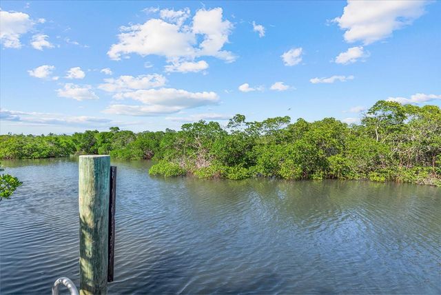 704 TROPICAL CIRCLE, Sarasota, FL 34242