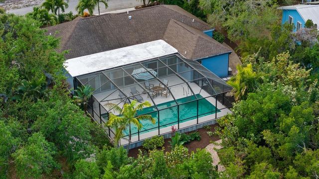 704 TROPICAL CIRCLE, Sarasota, FL 34242