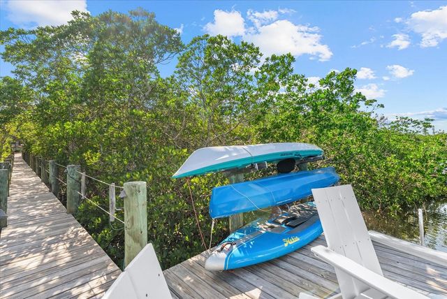 704 TROPICAL CIRCLE, Sarasota, FL 34242