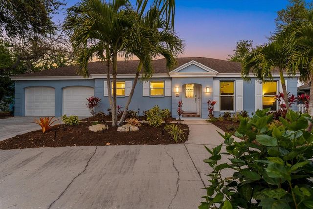 704 TROPICAL CIRCLE, Sarasota, FL 34242
