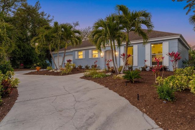 704 TROPICAL CIRCLE, Sarasota, FL 34242