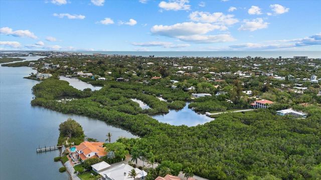 704 TROPICAL CIRCLE, Sarasota, FL 34242