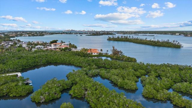 704 TROPICAL CIRCLE, Sarasota, FL 34242