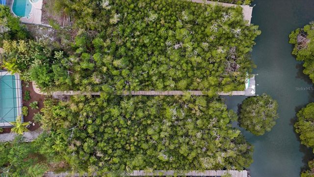 704 TROPICAL CIRCLE, Sarasota, FL 34242