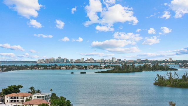 704 TROPICAL CIRCLE, Sarasota, FL 34242