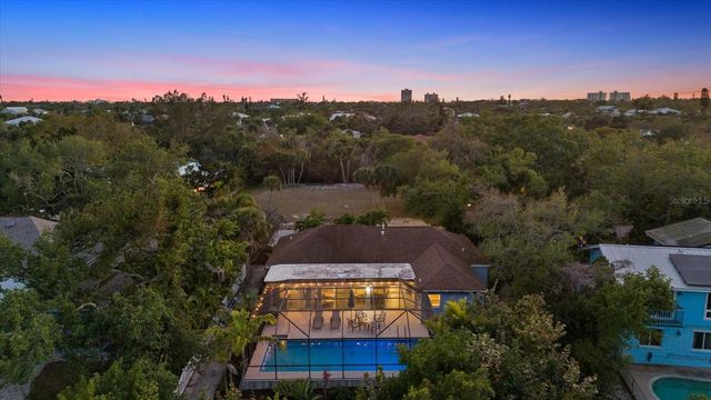 704 TROPICAL CIRCLE, Sarasota, FL 34242