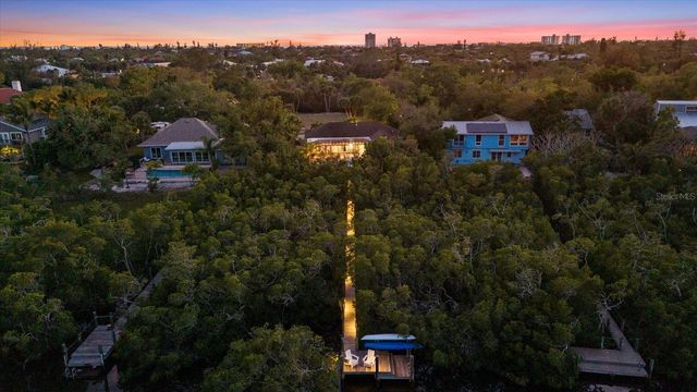 704 TROPICAL CIRCLE, Sarasota, FL 34242