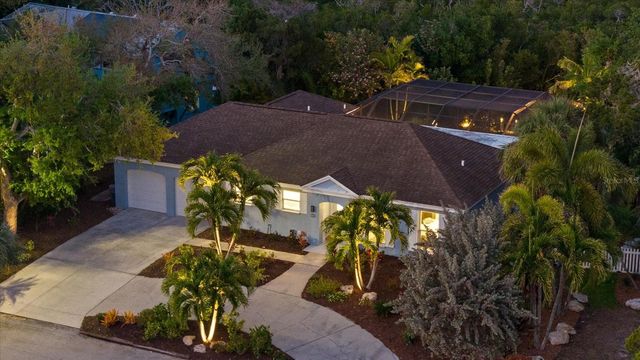 704 TROPICAL CIRCLE, Sarasota, FL 34242