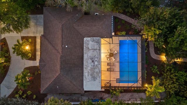 704 TROPICAL CIRCLE, Sarasota, FL 34242