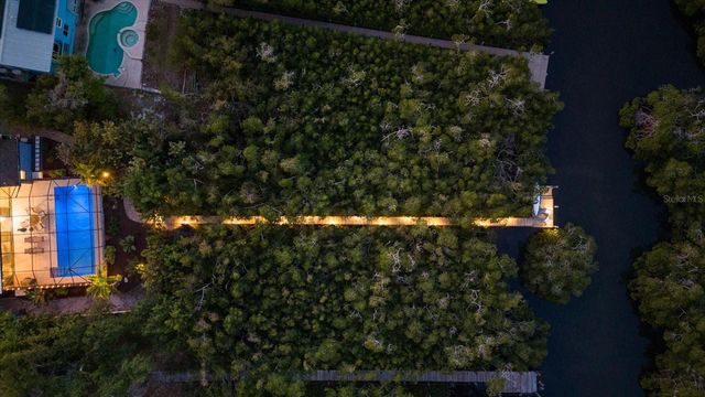 704 TROPICAL CIRCLE, Sarasota, FL 34242