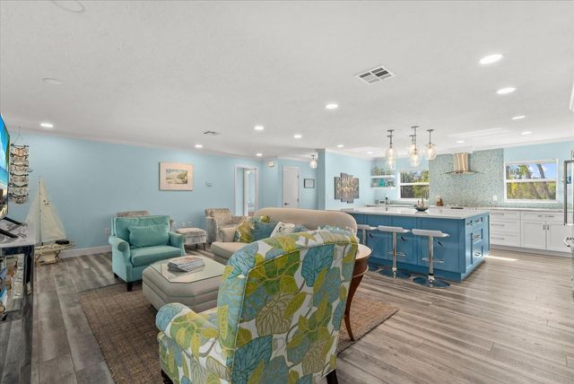 704 TROPICAL CIRCLE, Sarasota, FL 34242