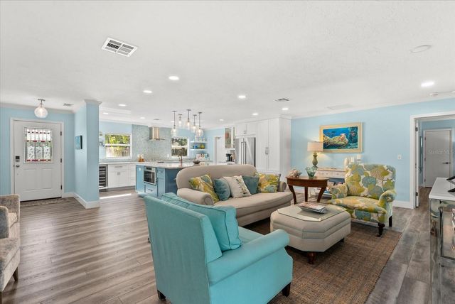 704 TROPICAL CIRCLE, Sarasota, FL 34242