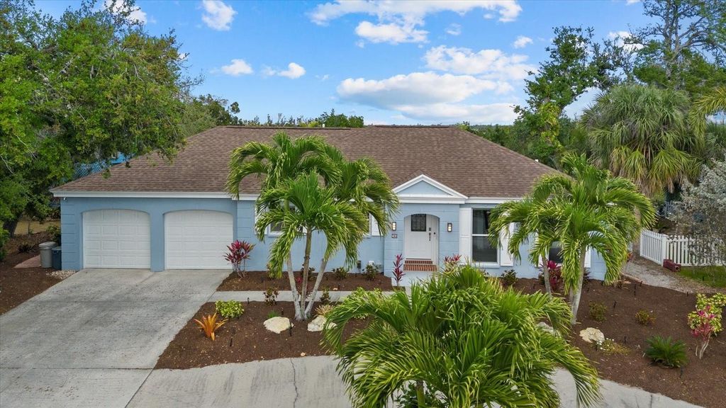 704 TROPICAL CIRCLE, Sarasota, FL 34242