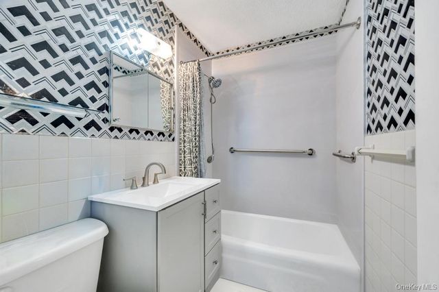 39-60 54th St 2C, Woodside, NY 11377