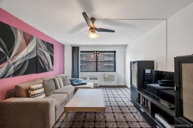 39-60 54th St 2C, Woodside, NY 11377