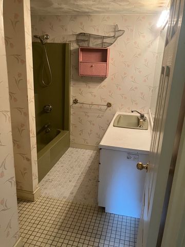 5 Clinton St, Wilmington, MA 01887