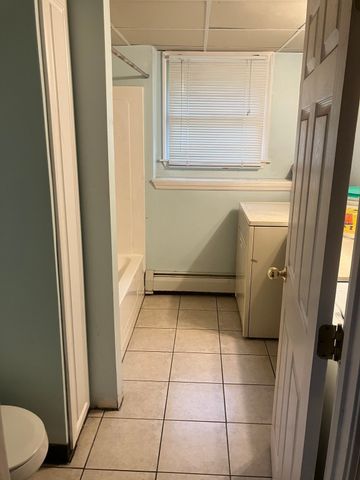 5 Clinton St, Wilmington, MA 01887