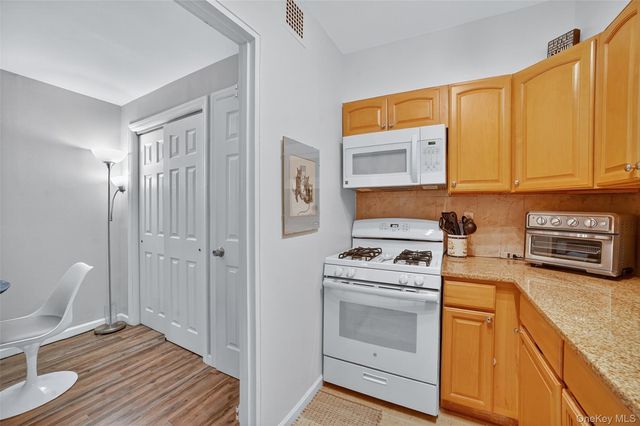 1101 Midland Avenue 121, Bronxville, NY 10708