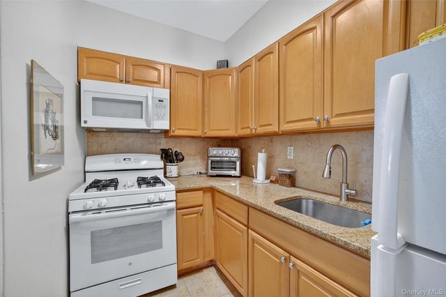 1101 Midland Avenue 121, Bronxville, NY 10708