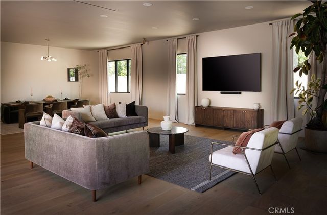 15719 Hartsook, Encino, CA 91436