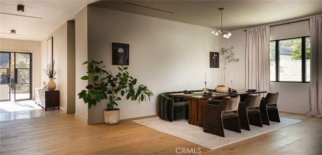 15719 Hartsook, Encino, CA 91436