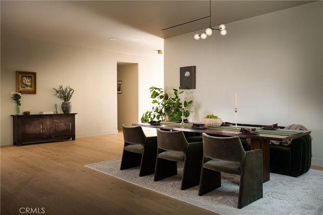 15719 Hartsook, Encino, CA 91436