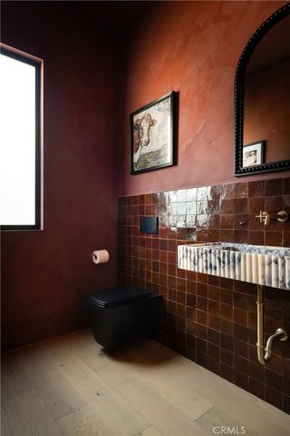 15719 Hartsook, Encino, CA 91436