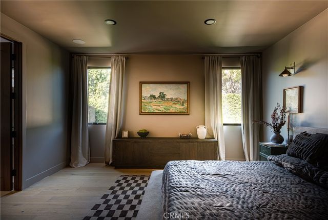 15719 Hartsook, Encino, CA 91436