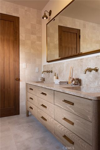 15719 Hartsook, Encino, CA 91436