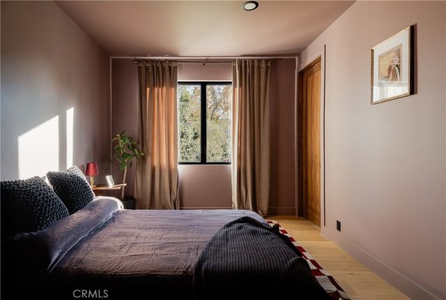 15719 Hartsook, Encino, CA 91436