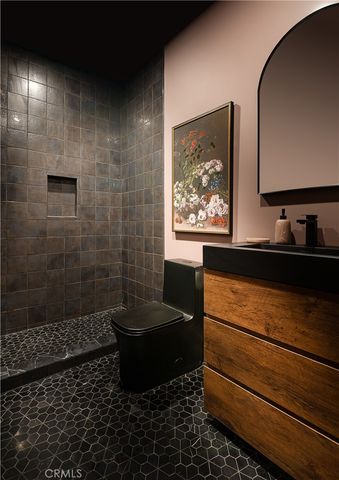 15719 Hartsook, Encino, CA 91436