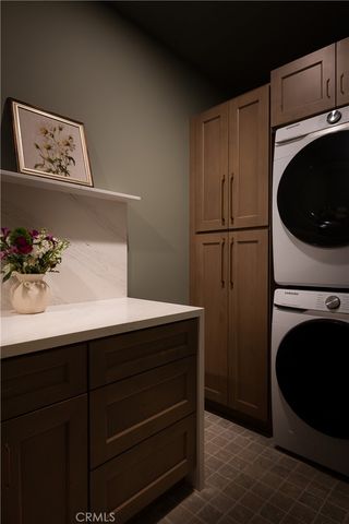 15719 Hartsook, Encino, CA 91436