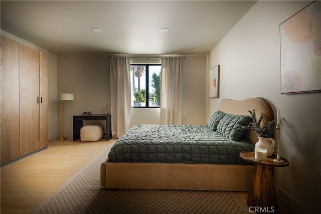 15719 Hartsook, Encino, CA 91436