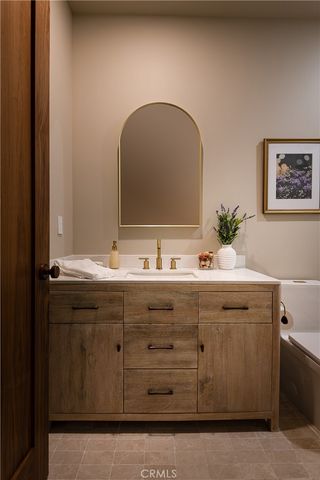 15719 Hartsook, Encino, CA 91436